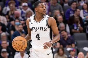 解說：?？怂箯?fù)出可以分擔(dān)持球和組織重?fù)?dān) 文班能專注于防守&終結(jié)