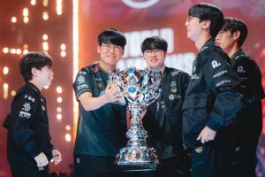 kkOma：Tom教練獲得了S賽三連冠，若能為他出眼石皮膚就好了