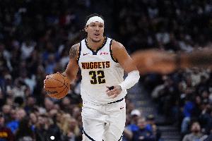 搶戲！內(nèi)史密斯搶板被犯規(guī)平拍倒地 休戰(zhàn)戈登場下抱怨吃T