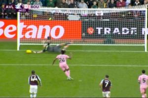 維拉守護神！羅杰斯手球送點，大馬丁撲出塞梅尼奧點球！