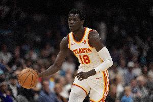 高效全能！蓋耶半場(chǎng)7中5拿到14分4板5助 開場(chǎng)連拿11分