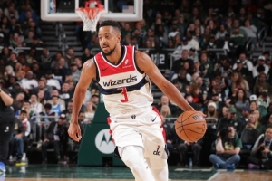 還能打！麥科勒姆連續(xù)兩場比賽上半場砍下20+ 隊史比爾之后首人