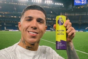 4次長(zhǎng)傳全部成功！恩佐當(dāng)選切爾西vs狼隊(duì)英超官方全場(chǎng)最佳球員