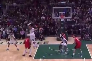 渾身都是假動(dòng)作！杜蘭特持球突進(jìn)急?；物w字母哥 輕松跳投打進(jìn)