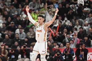 恐怖的射手！原帥半場(chǎng)8中7&6記三分射落25分外加1搶斷