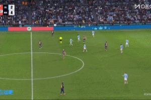 補時染紅！德容踩踏阿斯帕斯，兩黃變一紅被罰下場，巴薩10人作戰(zhàn)