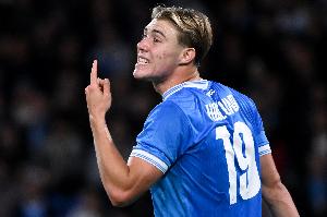 舍什科受傷！曼晚：曼聯(lián)無權冬窗召回霍伊倫，那不勒斯有權買斷