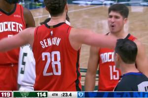 橫！申京強吃特納2+1殺死比賽！秀肌肉慶祝