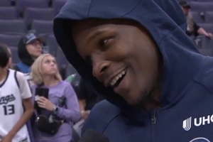 贈(zèng)送球迷球衣！華子：當(dāng)年雷霆KD來(lái)我家鄉(xiāng)比賽 我也曾想要他球衣