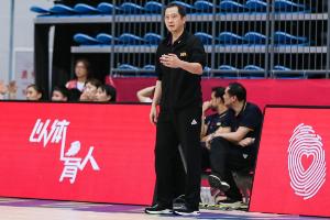 四川U22全運女籃主帥楊毅：下半場節(jié)奏明顯改善 目標一直往上沖