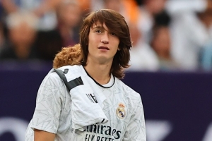 TA：多特等多隊(duì)有意皇馬18歲中衛(wèi)霍安-馬丁內(nèi)斯，但球員預(yù)計(jì)留隊(duì)