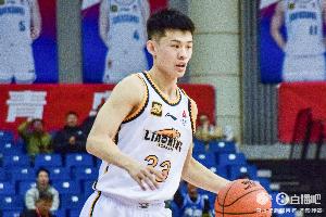 苦苦支撐！王嵐嵚半場(chǎng)4中3 貢獻(xiàn)全隊(duì)最高9分4籃板外加2助攻