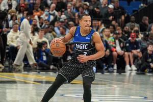 三分1中0！薩格斯：我們要提高執(zhí)行力 給貝恩創(chuàng)造更多三分機(jī)會