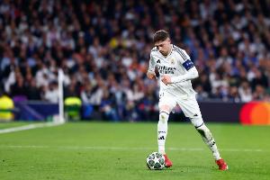 鐵人也扛不?。“⑺箞螅喊蜖栱f德被換下初步判斷為肌肉負(fù)荷問題