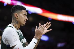 挺身而出！庫茲馬17中10拿下26分5板2助1斷 末節(jié)獨(dú)得10分