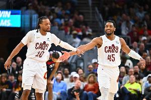 輪著來？加蘭返回更衣室 米切爾此前剛回好在無礙