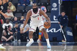 里程悲！哈登成NBA歷史上最老砍下35+10+10的后衛(wèi)