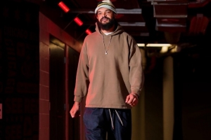 13-14賽季DPOY！喬金-諾阿重回芝加哥 現(xiàn)場觀戰(zhàn)公牛VS馬刺