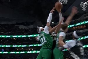 泰山壓頂！字母哥轉(zhuǎn)身暴起隔扣加福德+弗拉格 本場(chǎng)第一次出手