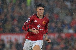 TA：曼聯(lián)認為舍什科傷得不重，還留在基地接受曼聯(lián)隊醫(yī)評估