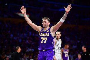 近7戰(zhàn)6-1！湖媒：預(yù)測(cè)下湖人后5場(chǎng)戰(zhàn)績(jī) 戰(zhàn)雷霆/鵜鶘/雄鹿/爵士×2