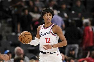 指望不上！卡梅隆-克里斯蒂7投僅1中拿到3分3板 正負(fù)值-12