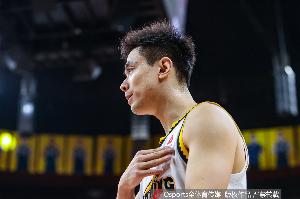 趙繼偉工作室官博：目前初步判斷是拉傷 還有待醫(yī)生進一步檢查