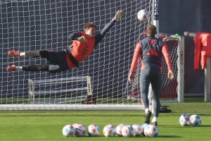 努力！無國家隊(duì)任務(wù)的拜仁球員放假一周，二門烏爾比希主動加練