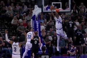 這天賦溢出屏幕了！5號(hào)秀貝利反擊底線漂移小折疊雙手反扣美如畫