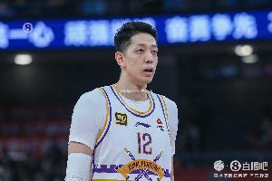 8中6獨得15分14板3助！媒體人：沈梓捷如大鳥展翅 攻防盡顯統(tǒng)治力