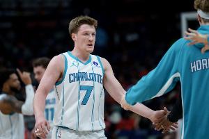 這新秀啥都會(huì)??！4號(hào)秀克尼佩爾戰(zhàn)湖人上半場(chǎng)砍下13+6+5