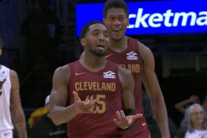 雙加時(shí)走起？米切爾底角超級(jí)高難度三分落袋 轟平熱火