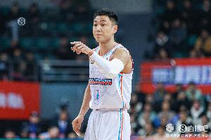 拿了全隊一半以上的分！高詩巖首節(jié)8中4拿下9分