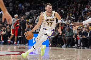 下半場強(qiáng)度提升？東契奇：黃蜂首節(jié)投瘋了 我們必須得更有侵略性