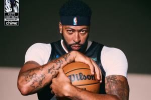 獨(dú)行俠曬城市版球衣 美媒打趣：濃眉這小肚腩還挺明顯?。? >
                                        </div>
                                    </div>
                                                                        <div   id=