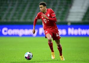 記者：戴維斯與伊藤洋輝預(yù)計(jì)12月復(fù)出，穆西亞拉仍需4至8周恢復(fù)