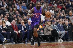 分毫不差！謝德突破高拋打進(jìn)第三節(jié)壓哨拋投