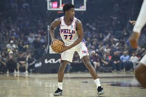 撞新秀墻了？埃奇庫姆半場7投1中僅得到3分