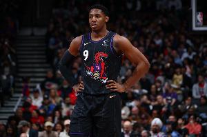 多余動(dòng)作！克拉克斯頓空接后被巴雷特推出界 后者吃T