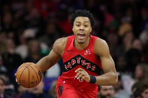 不服是吧？斯科蒂·巴恩斯4犯休息 替補(bǔ)席繼續(xù)不滿(mǎn)吃T