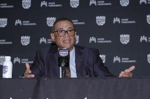 超市開張？美記：國王準(zhǔn)備進行重建 將評估小薩&拉文等人交易價值