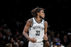 打得挺好！克拉克斯頓半場11中6拿下13分7板2助1斷