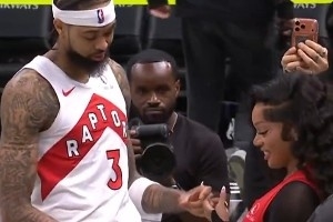 這算官宣？英格拉姆和歌手女友場邊秀恩愛