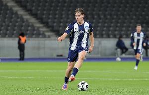 郵報：多家豪門俱樂部關(guān)注柏林赫塔16歲小將艾?；舳?，含曼市雙雄