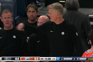 ?勇士下半場剛開場延誤比賽被吹技術(shù)犯規(guī) 亞歷山大沒有罰進(jìn)