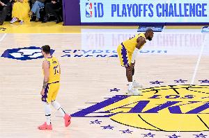 夸梅：東契奇隊(duì)史地位已超詹姆斯 老詹的邊角料隊(duì)友都讓77盤活了