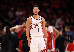 美記：布克今年已29歲 若太陽近幾年無法爭(zhēng)冠也可考慮交易他