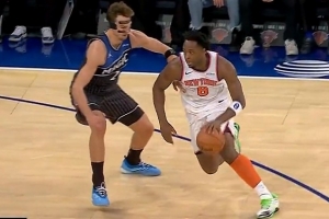 開場剛過3分鐘！小瓦格納切球阿努諾比被吹犯規(guī) 魔術(shù)挑戰(zhàn)成功