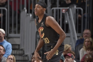 有提膝動作！湯姆林內(nèi)線得手但被吹進攻犯規(guī) 進球無效