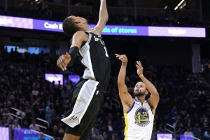 庫里：文班帶給你的蓋帽挑戰(zhàn)是不合常理的 我在巴黎奧運(yùn)就見識過